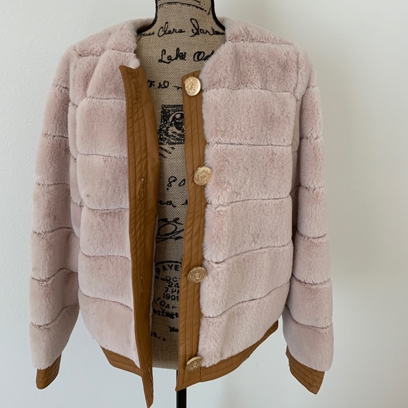 Beautiful!  Faux Fur Jacket! Dress it up or down! - Picture 2 of 7